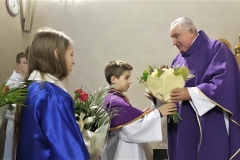 Życzenia dla księży prałatów Józefa Leśniaka i Edwarda Nylca_Moment(16)