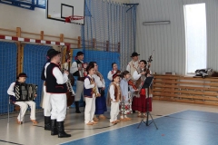 50522230_777191259308416_4358617276807643136_n