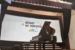 100
