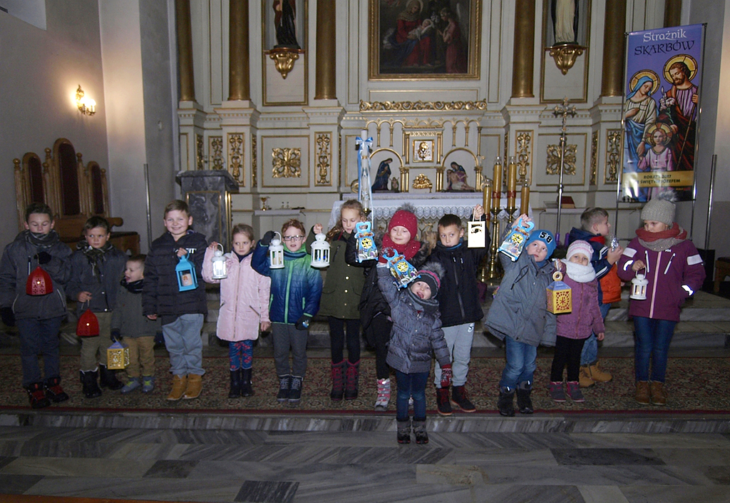 Pierwsze Roraty dla dzieci w tymbarskim kościele