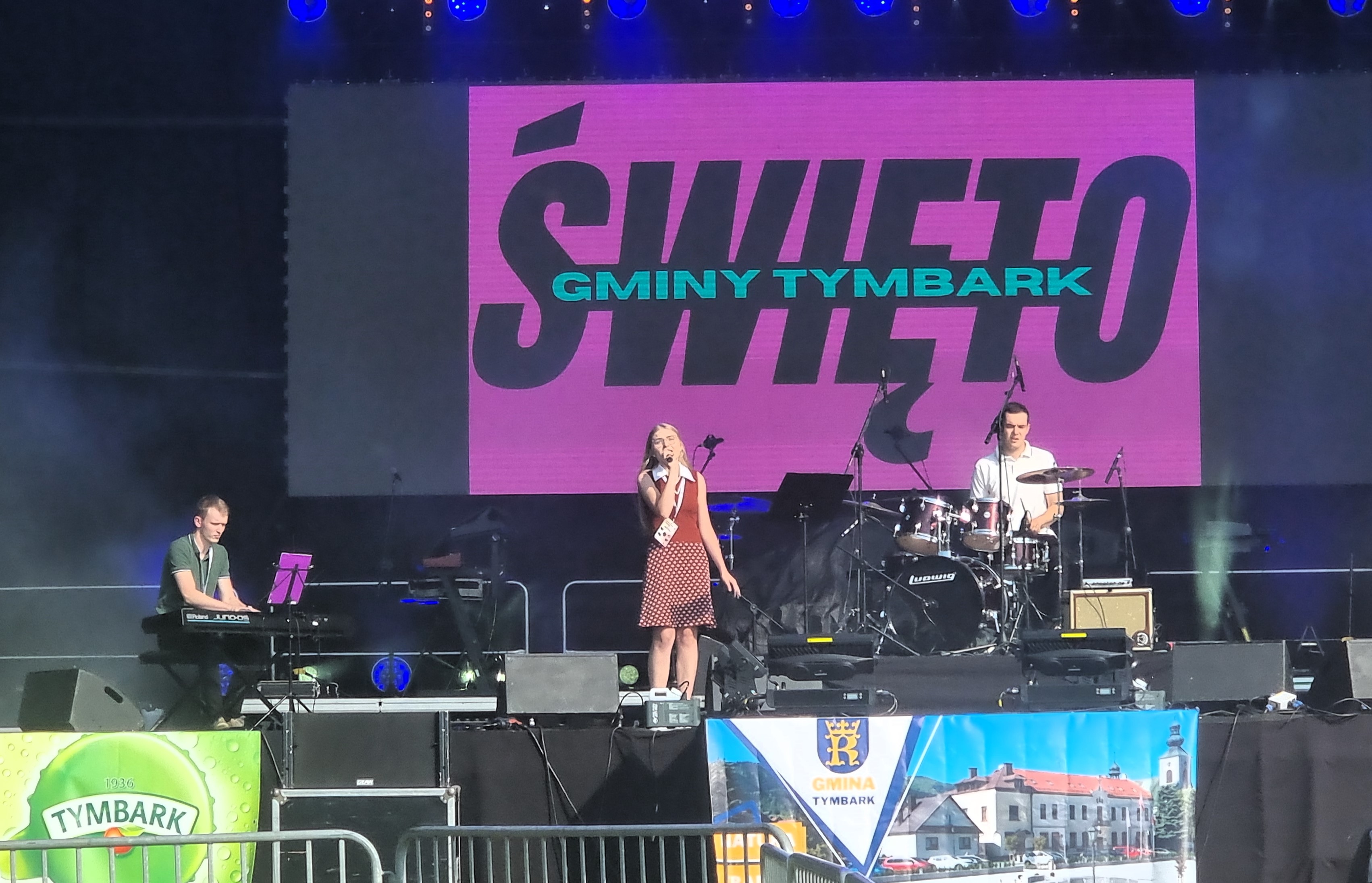 Święto Gminy Tymbark 2025 – Koncert Julii Dziadoń z zespołem (relacja)