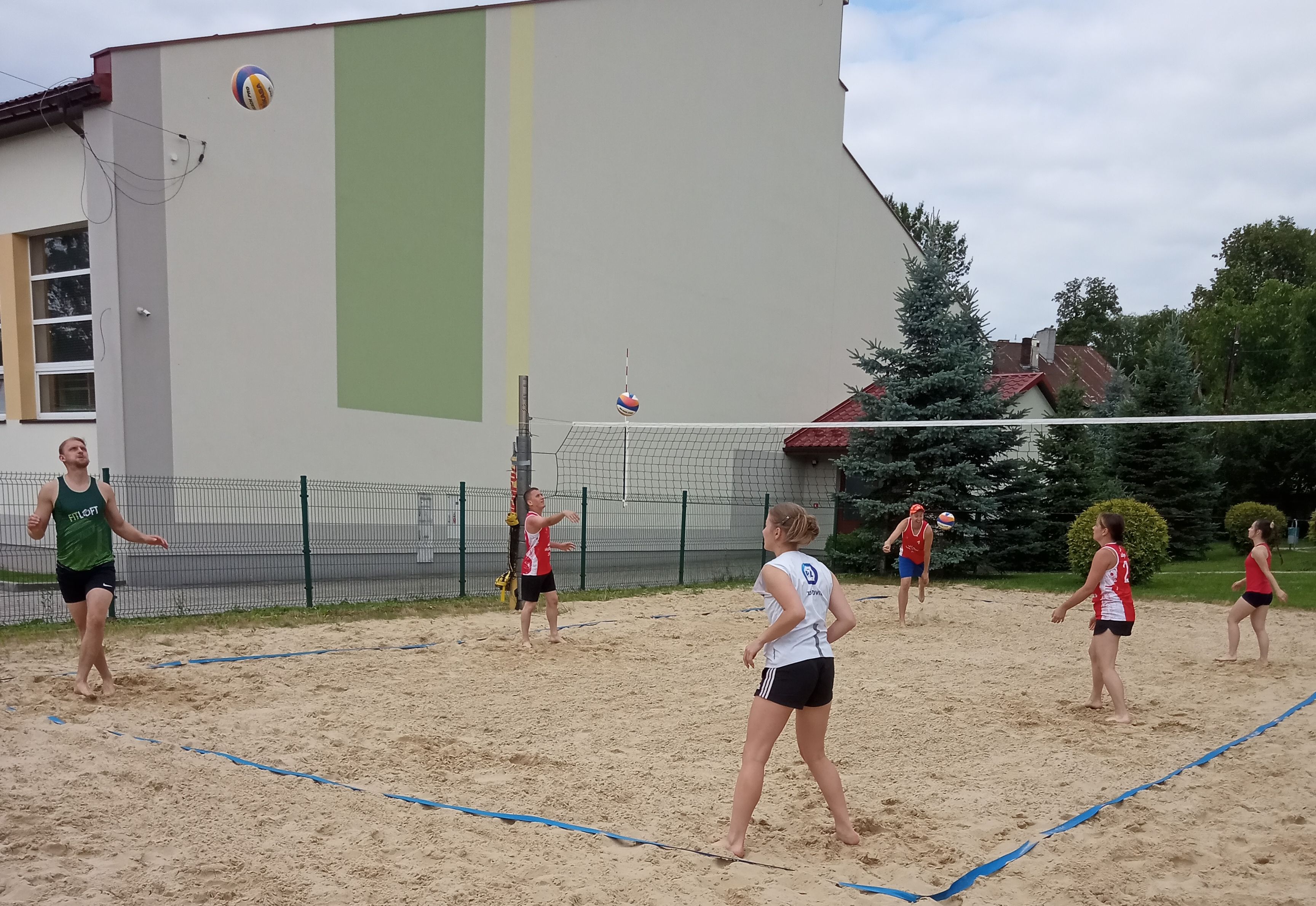 TURNIEJ SIATKÓWKI PLAŻOWEJ w bloku sportowym ŚWIĘTA GMINY TYMBARK