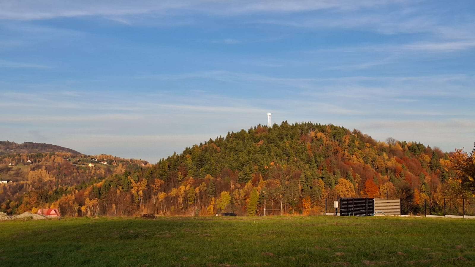 W Piekiełku na Młyńskiej górze (inaczej Wierzchowinie) już postawiono przekaźnik do sieci komórkowych