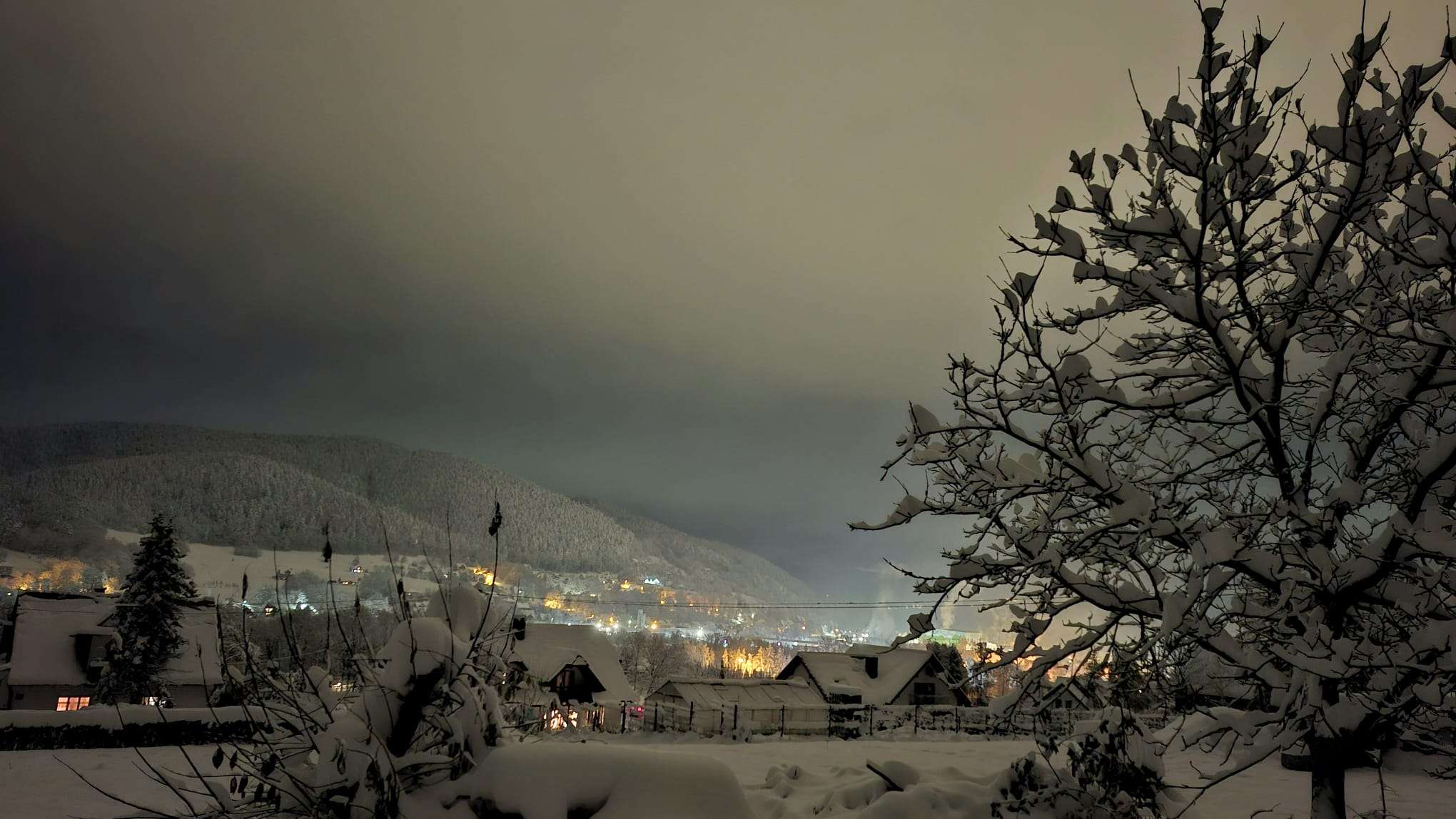 Widok na Tymbark i Zęzów z Podłopienia (z Bogaczówki)