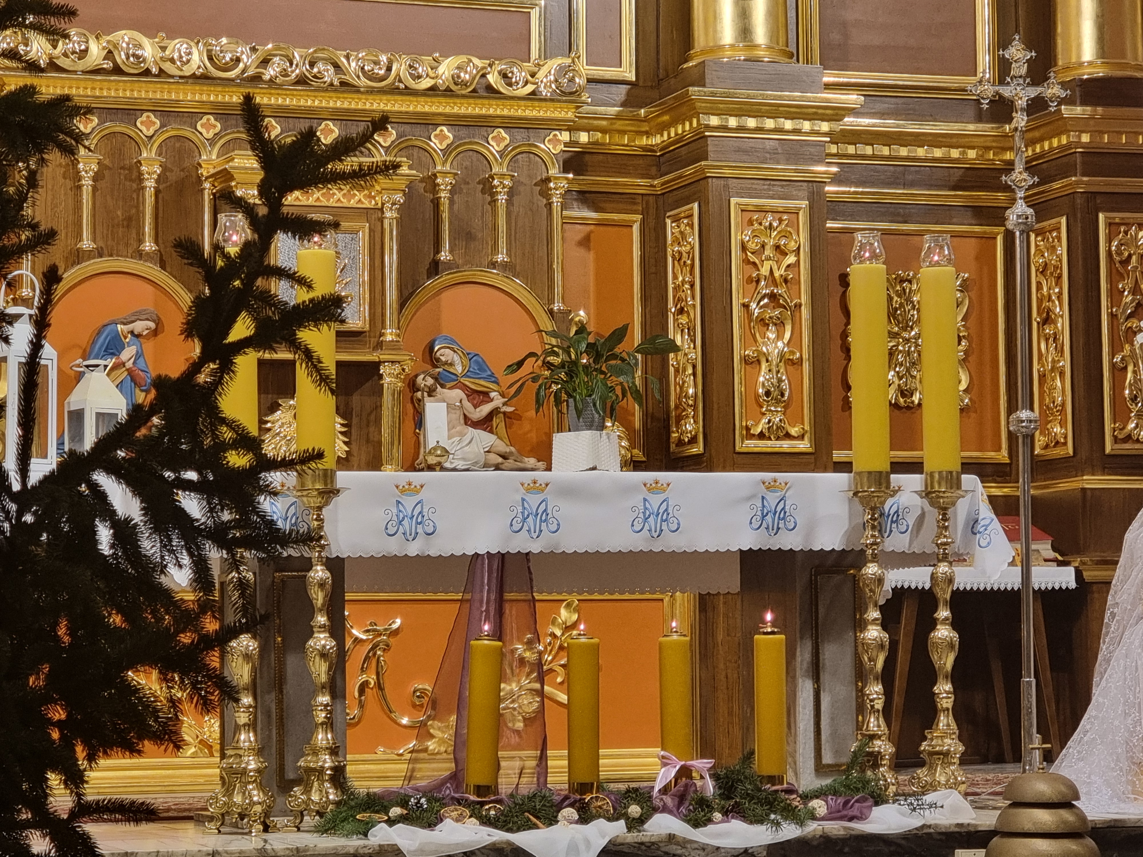 Czwarta niedziela Adwentu 2025 – zapłonęła czwarta świeca