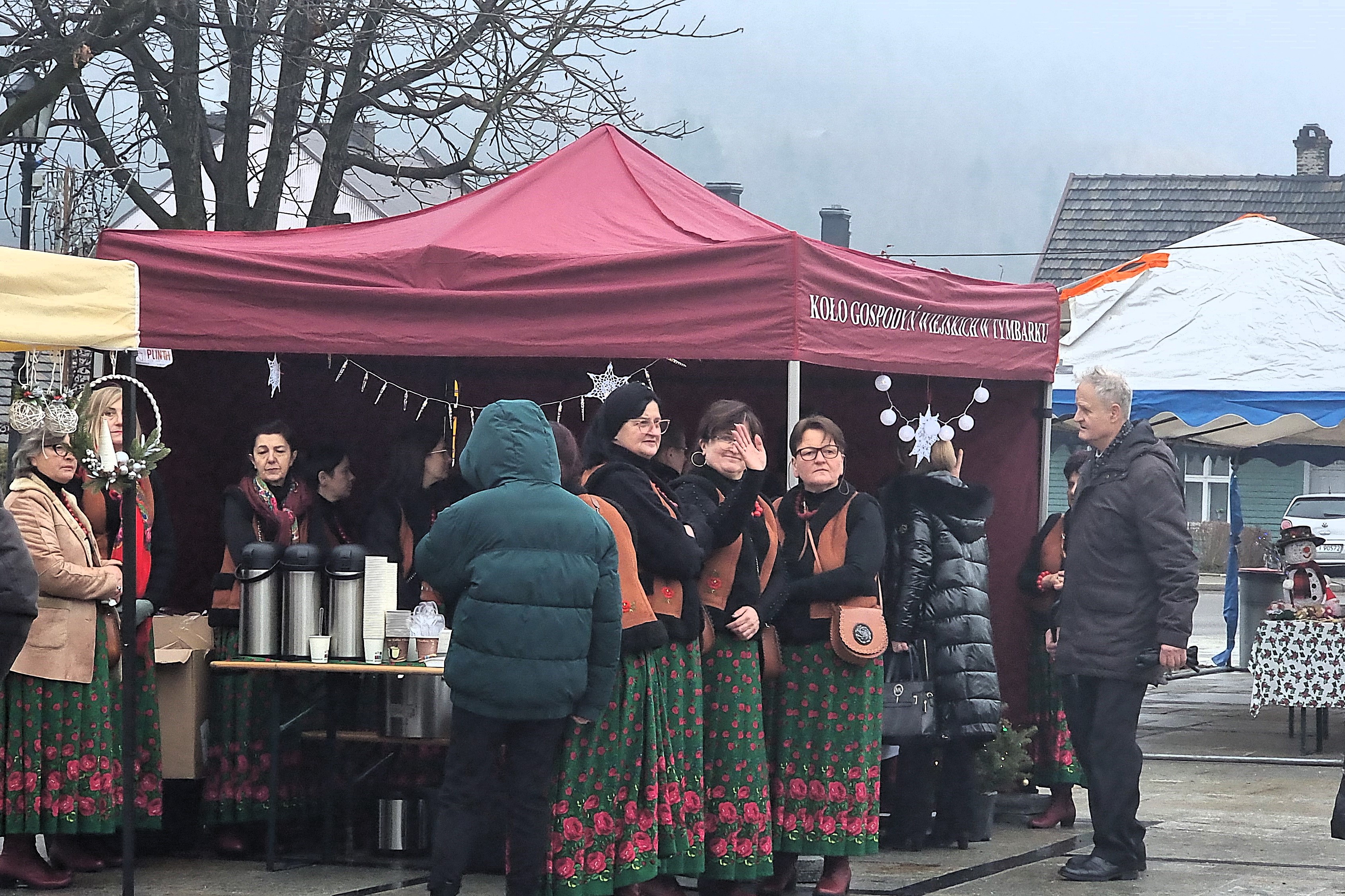 V Tymbarska Wigilia – rozpoczęcie, modlitwa, zaświecenie choinki