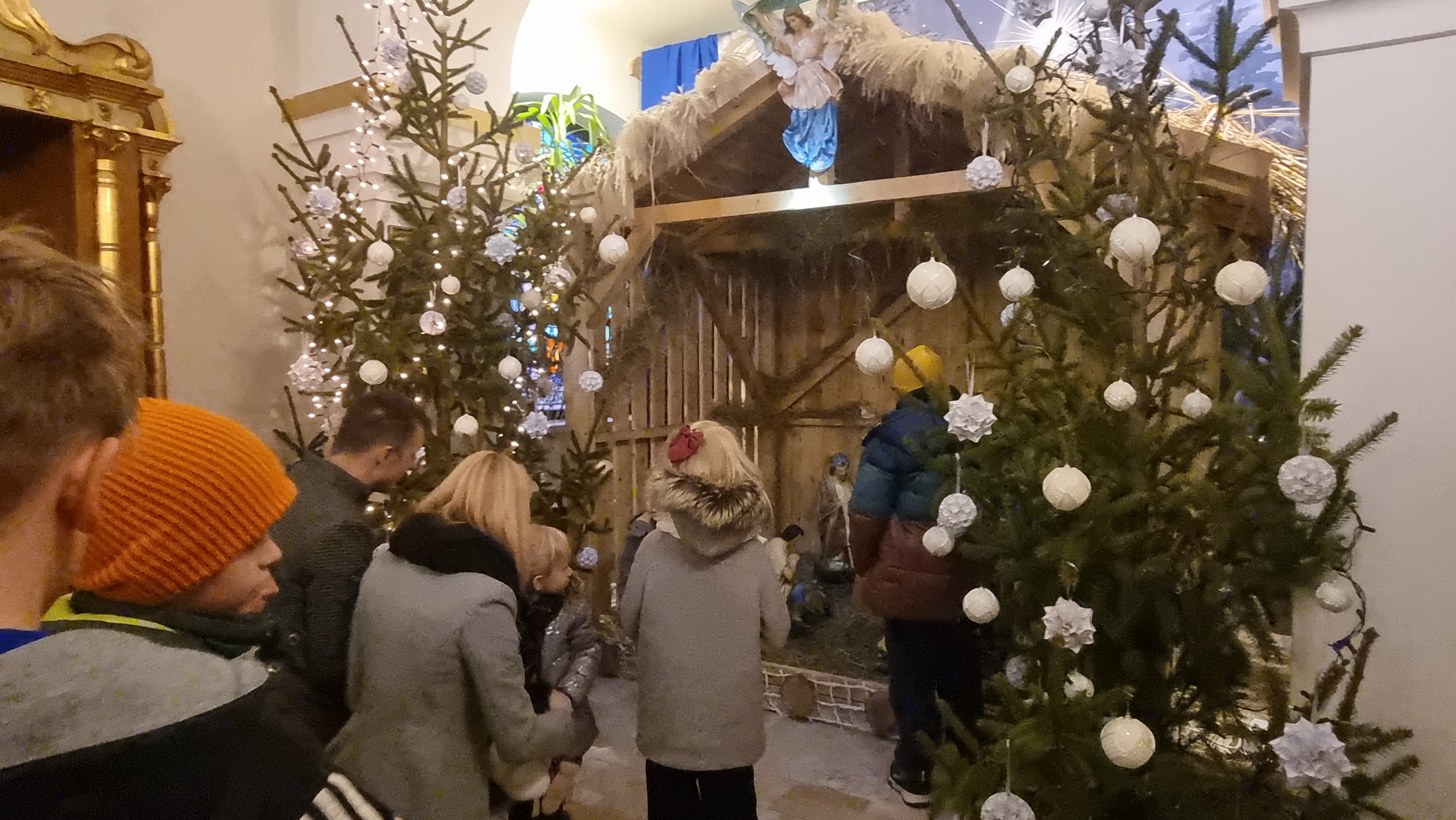 Przy tymbarskiej szopce