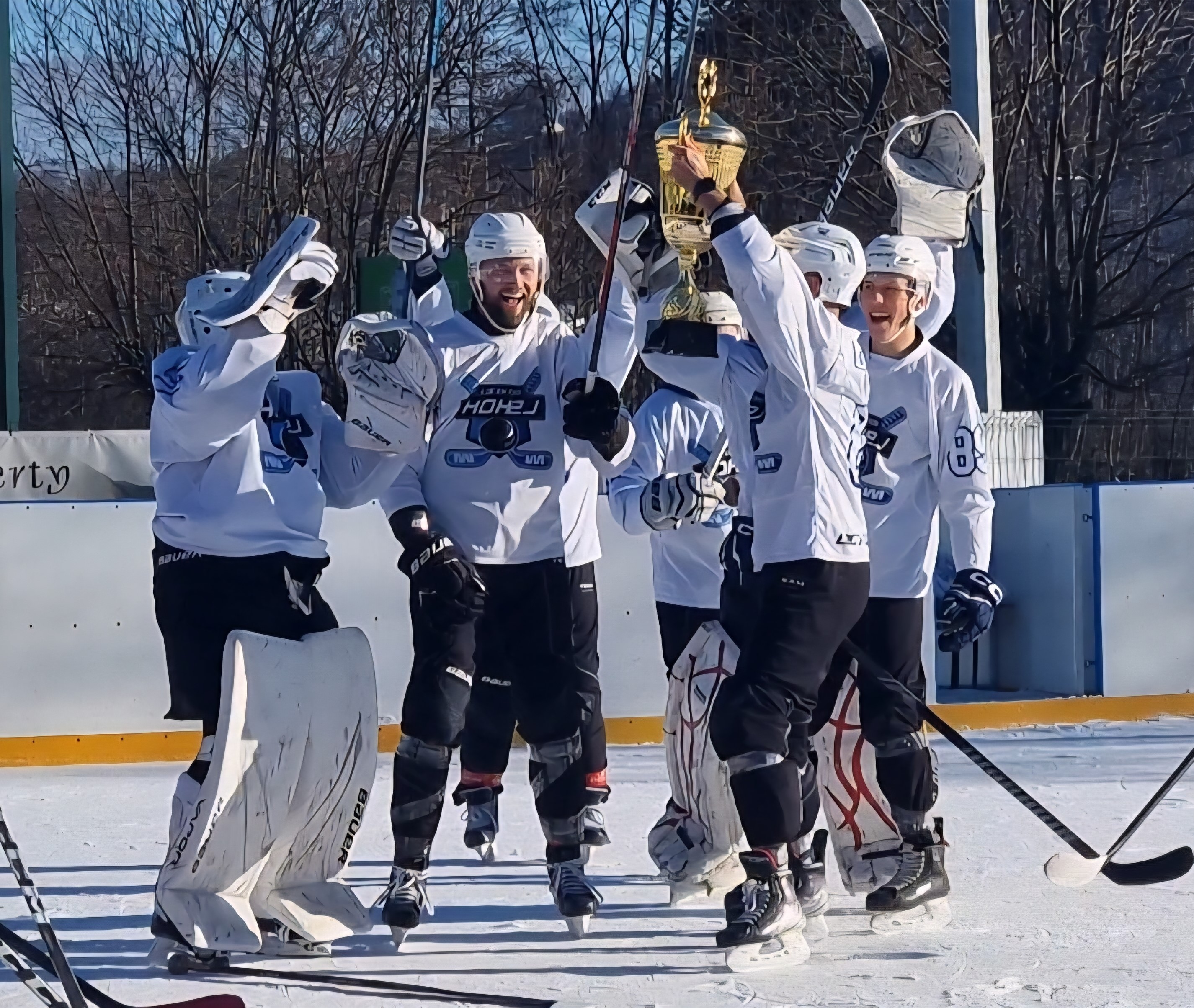 Mecz hokejowy TKH „Harnasie” z „Łączy Nas Piłka” Oświęcim