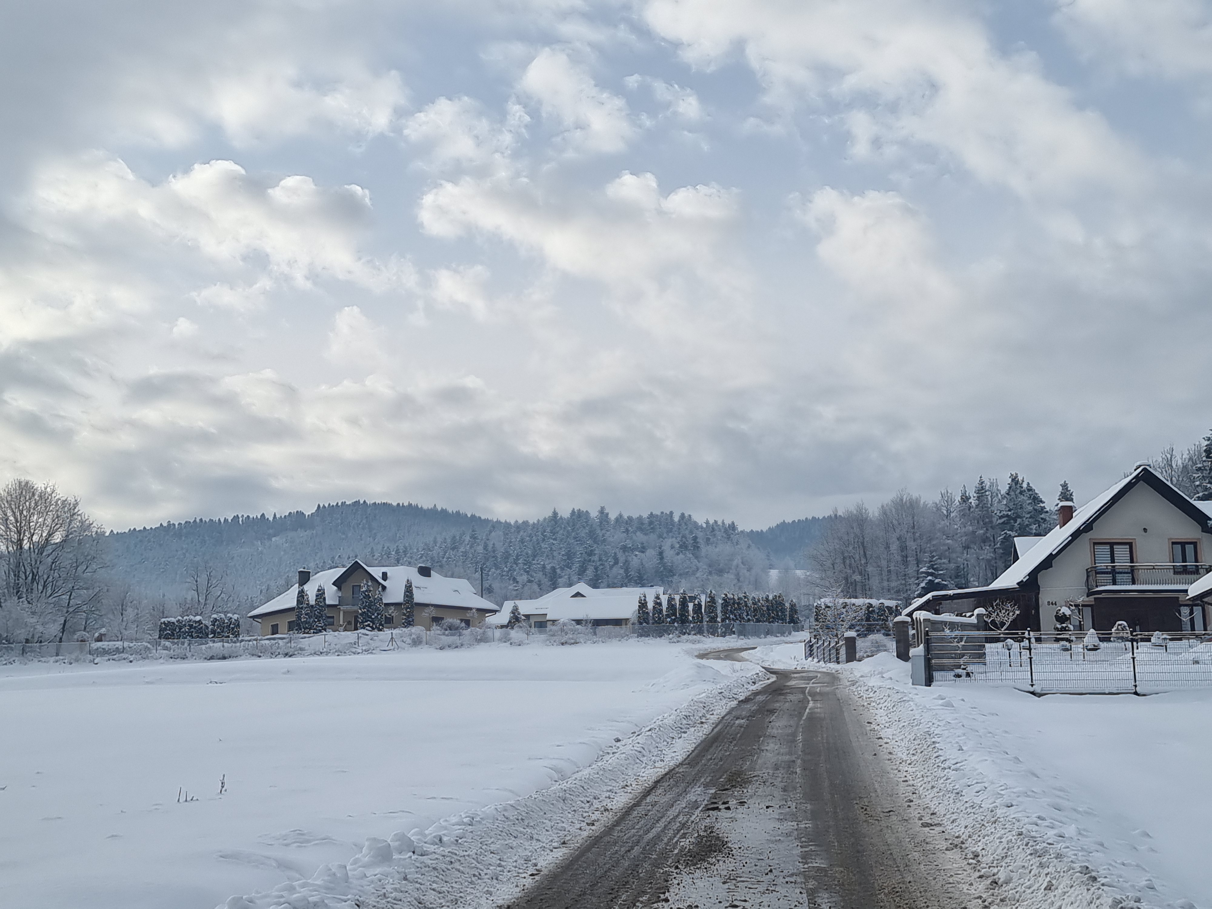 Przy DK 28 dzisiaj i pięć lat temu