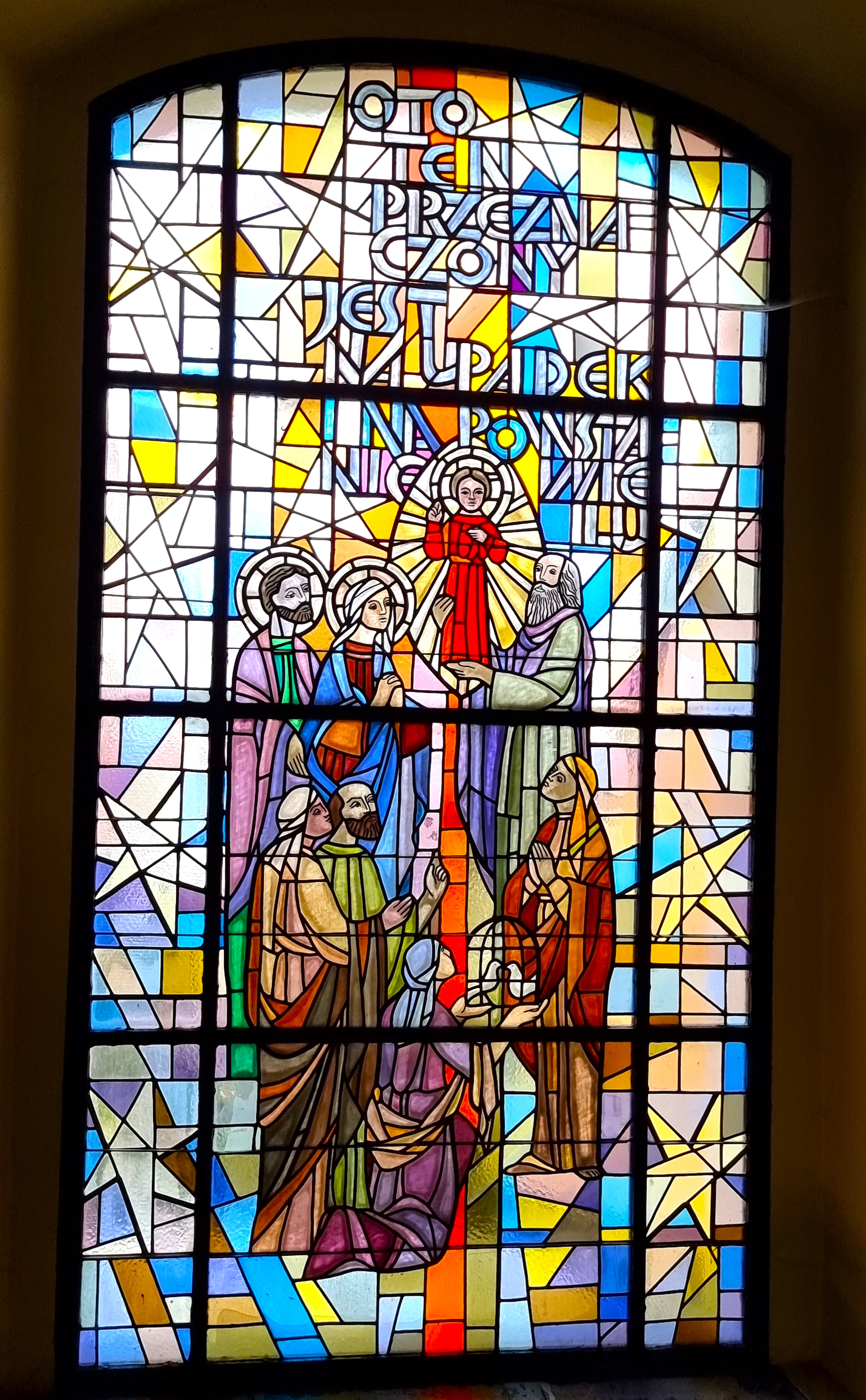 „Oto Ten przeznaczony jest na upadek i na powstanie wielu…”. Witraż w tymbarskiej świątyni