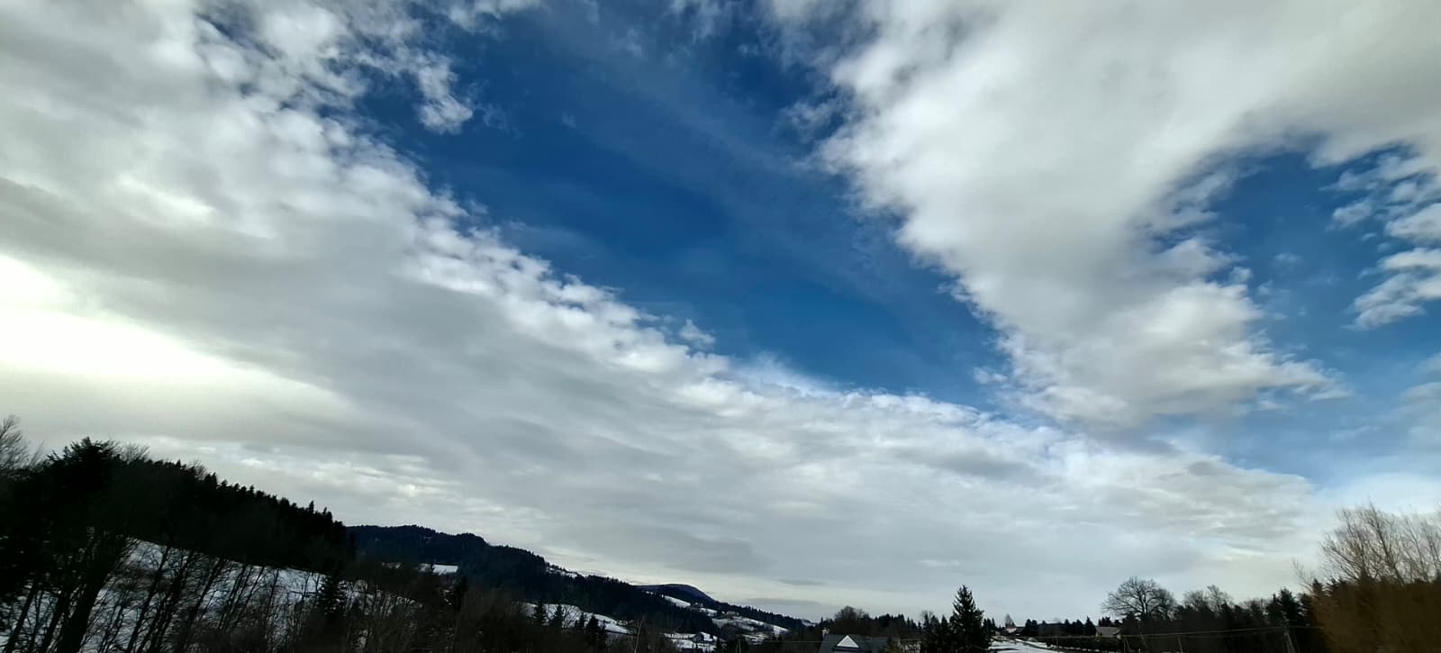 Między deszczem a słońcem