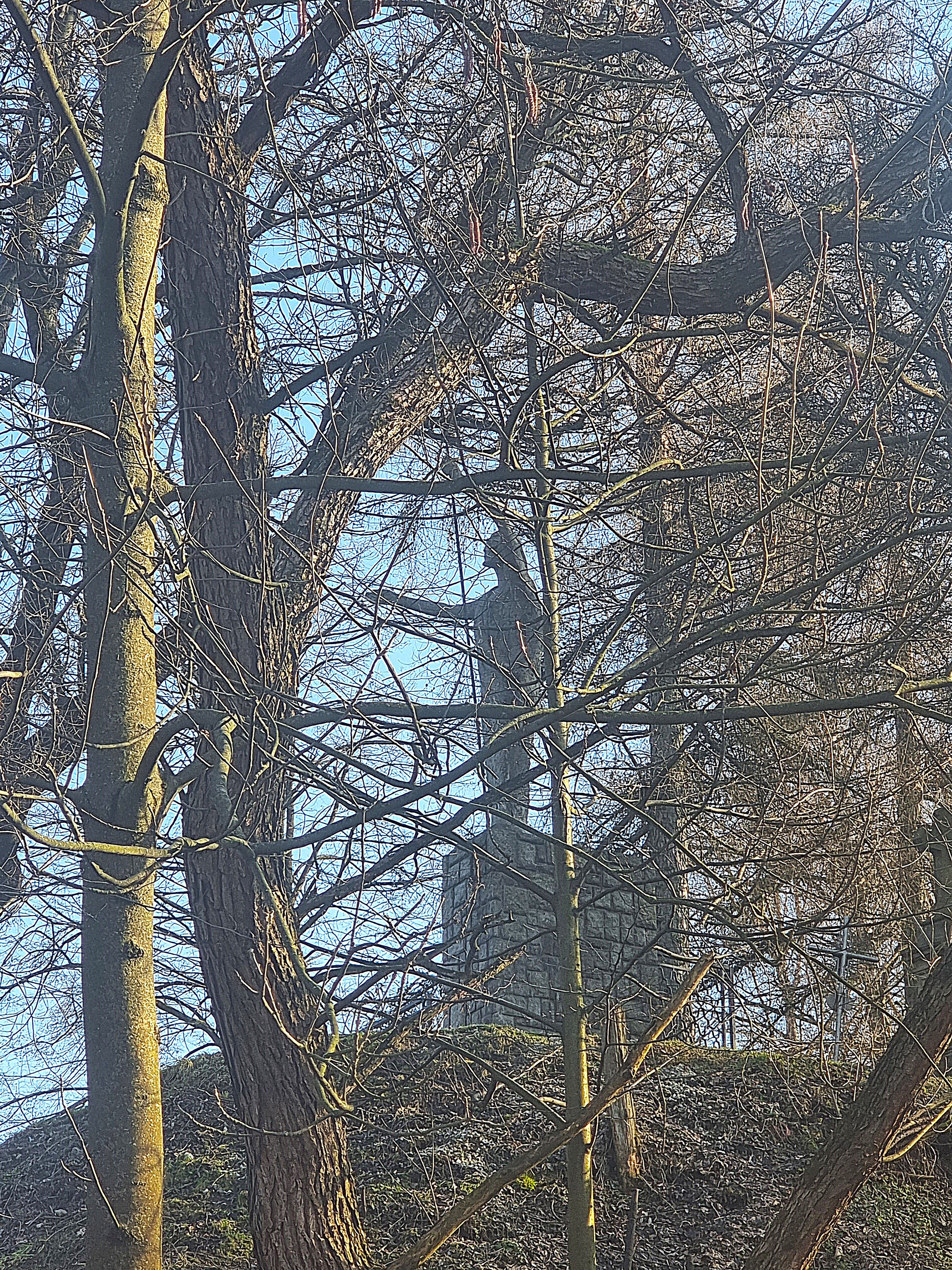 Figura Chrystusa Zmartwychwstałego (wejście na cmentarz parafialny w Tymbarku)