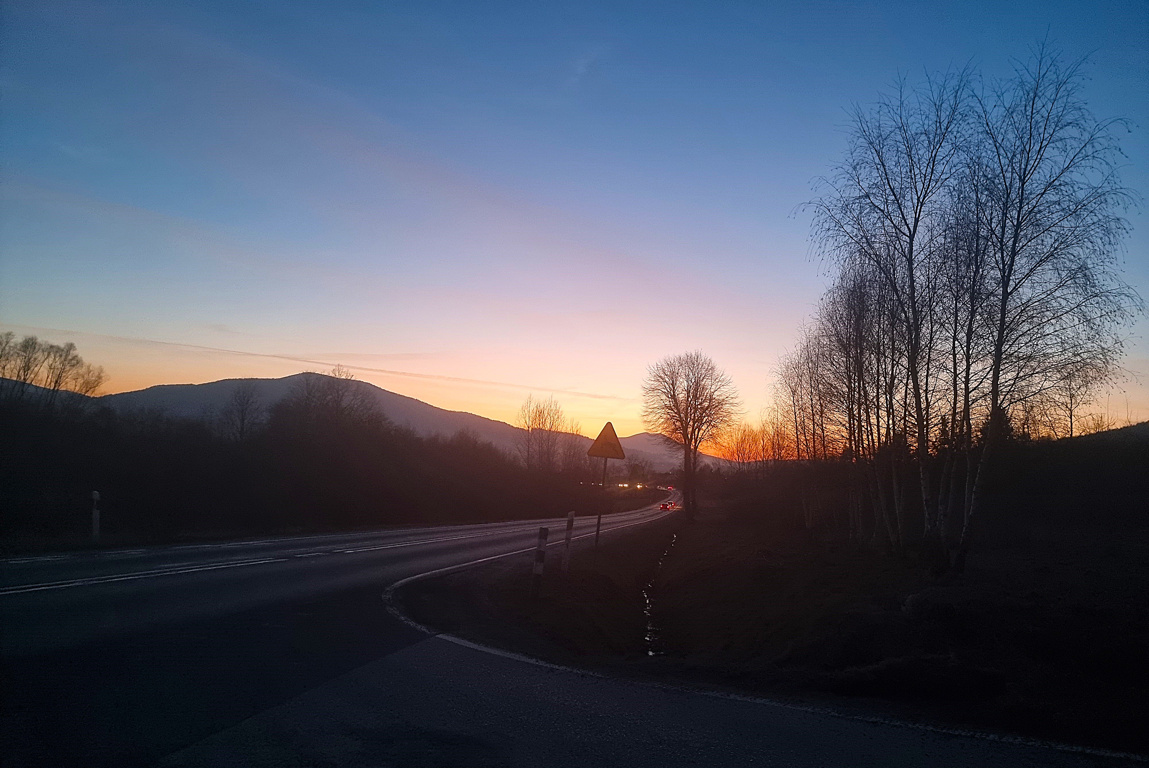 Widok z Przylasek, czwartek, godz.18-ta, dzień coraz dłuższy (o 3 godziny i 15 min)