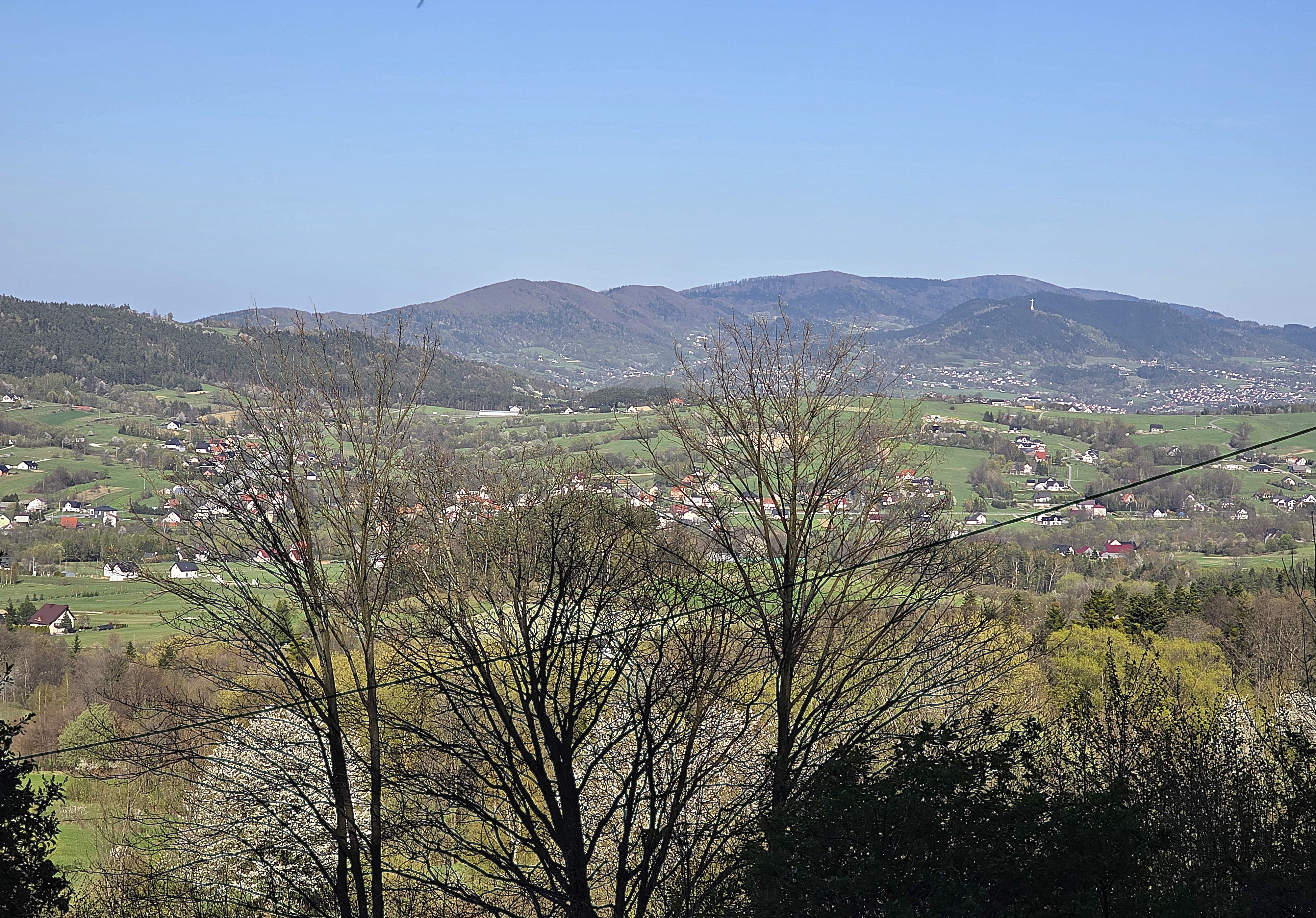 Widok na Zamieście, a dalej Limanowa, sobota