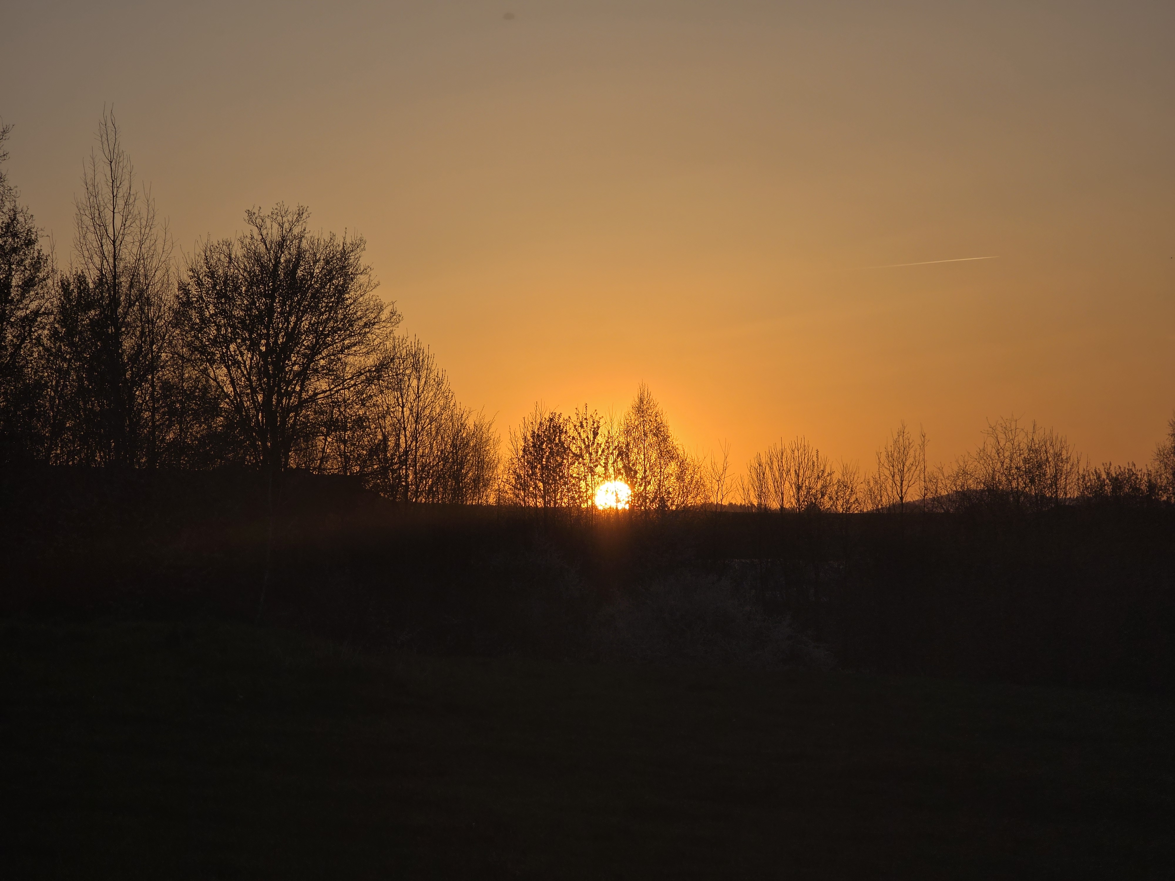 Malownicze, kwietniowe, zachody słońca