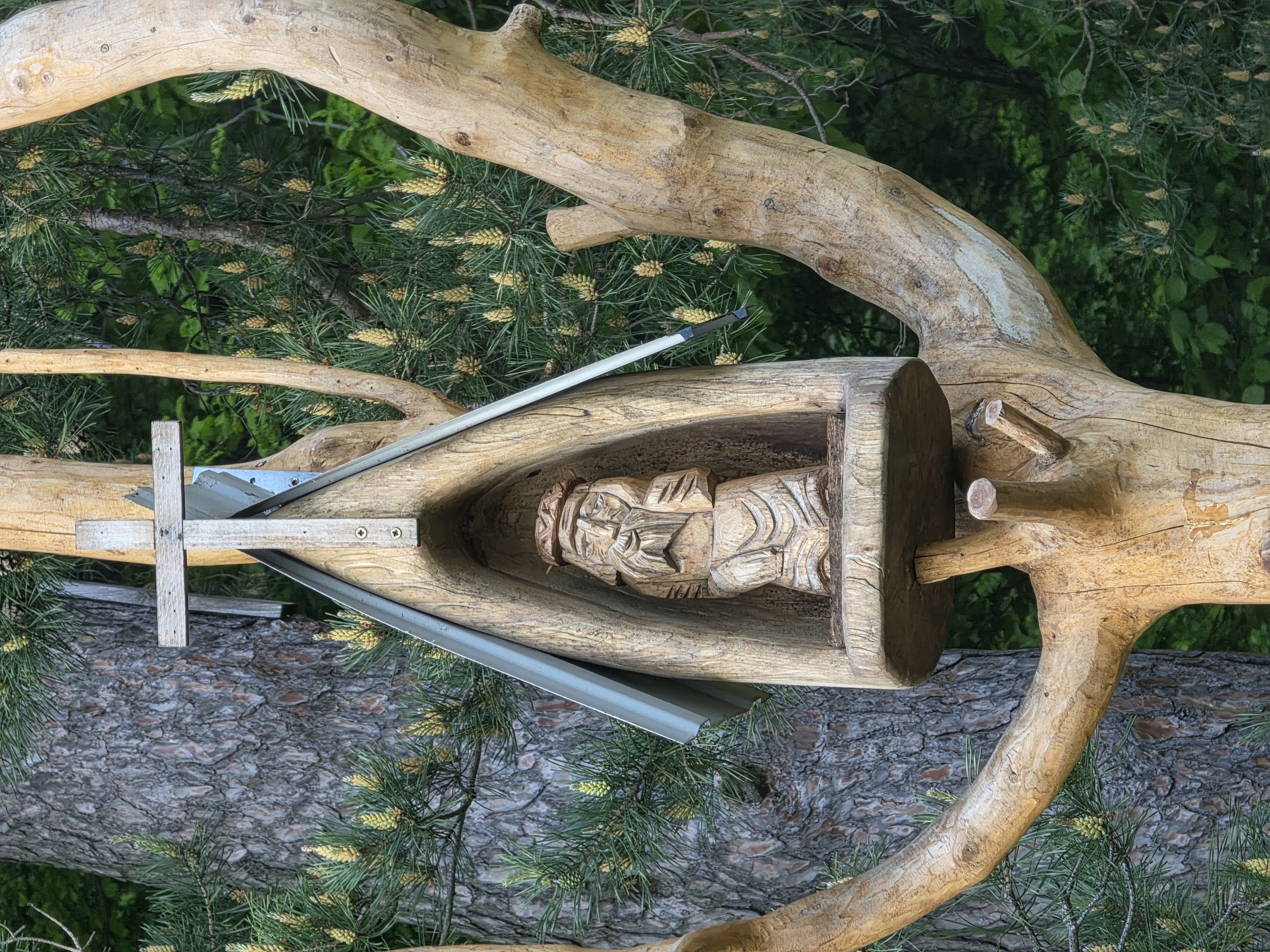 Pod Zęzowem – kapliczka Chrystusa Frasobliwego