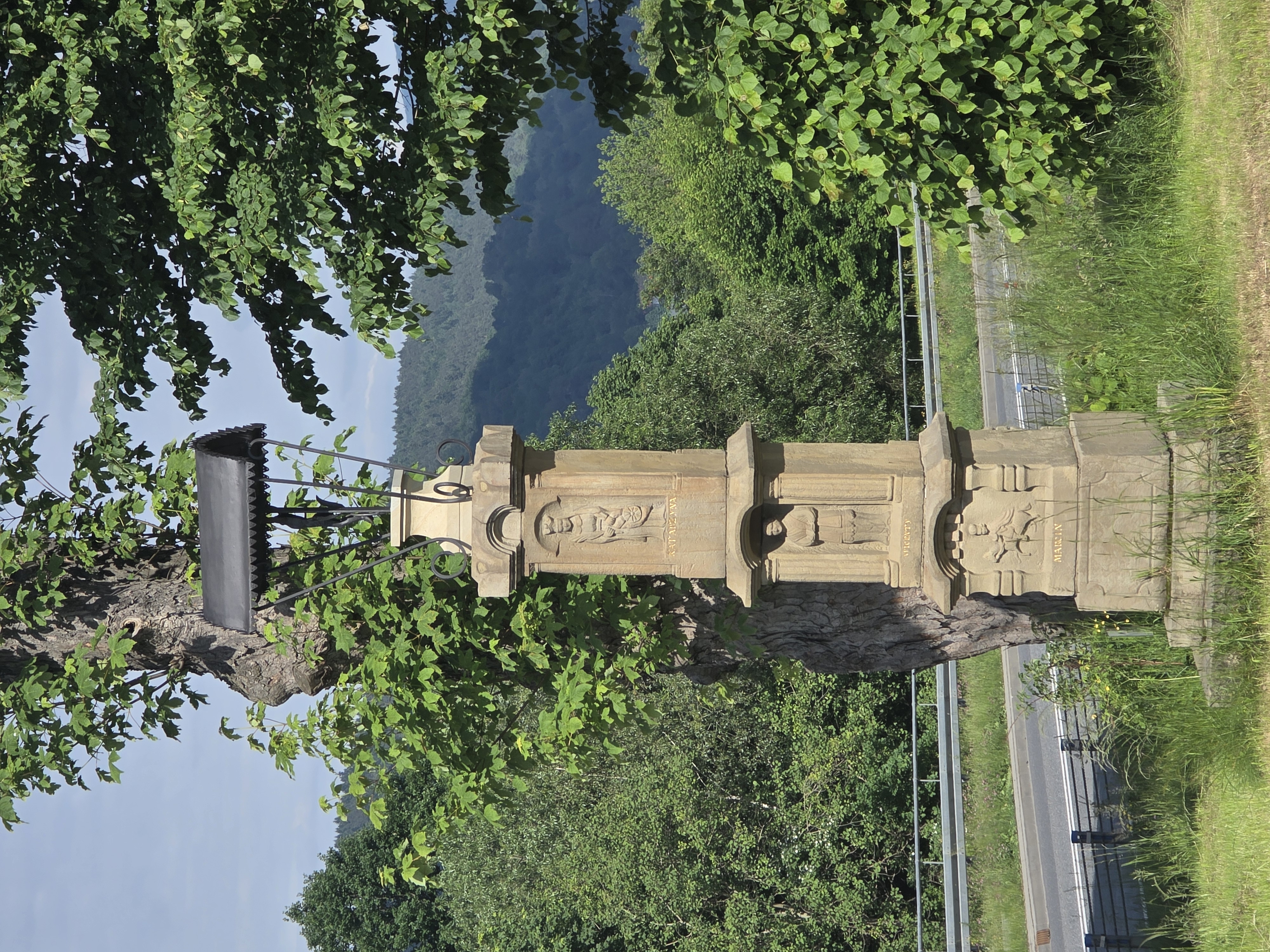 Podłopień – kapliczka przy DK 28