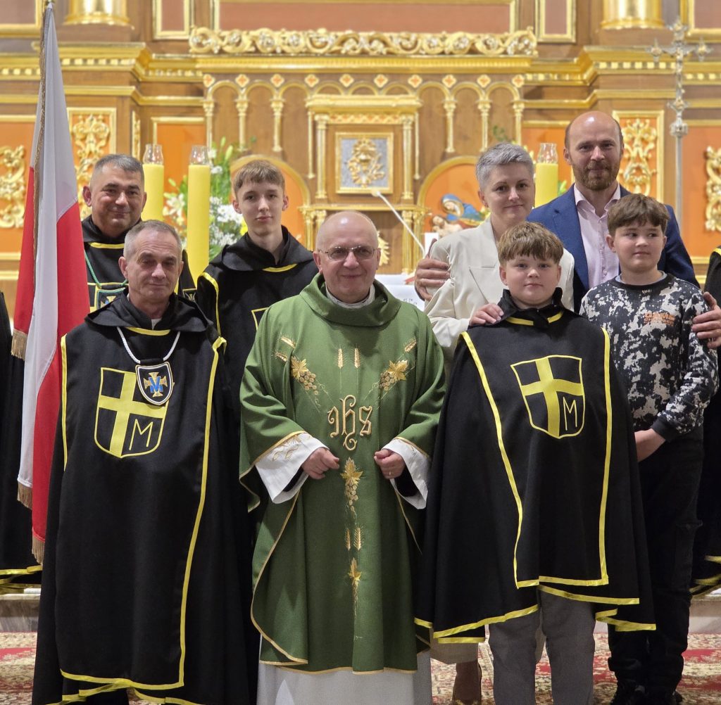 Chorągwia Zakonu Rycerzy św. Jana Pawła II Wielkiego pw. Narodzenia Najświętszej Maryi Panny w Tymbarku ma nowych członków